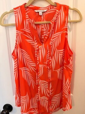 41 Hawthorn Coral and White Palm-Print V-Neck Sleeveless Top
